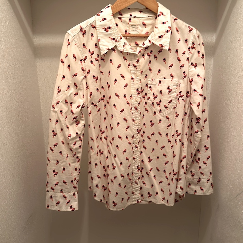Gap The Fitted Boyfriend Blouse Red and Blue Bird Print Women’s Large